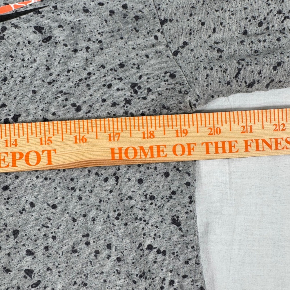 Nike T-Shirt Womens Medium Gray Splatter Orange Safari Swoosh CU6809-063 - Picture 8 of 9